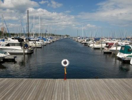 Dwuletnie dziecko wpadło do wody. Cudem je odratowano