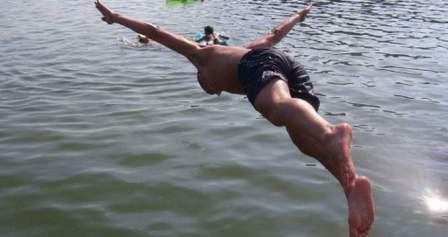 Skoczył do wody „na główkę”- doznał paraliżu