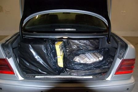 Powiat giżycki.Mercedes pełen nielegalnych papierosów