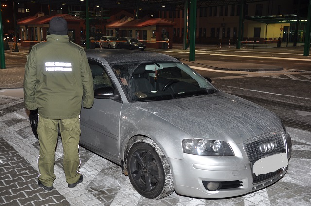 Zatrzymane papierosy oraz Audi z przebitym nr VIN