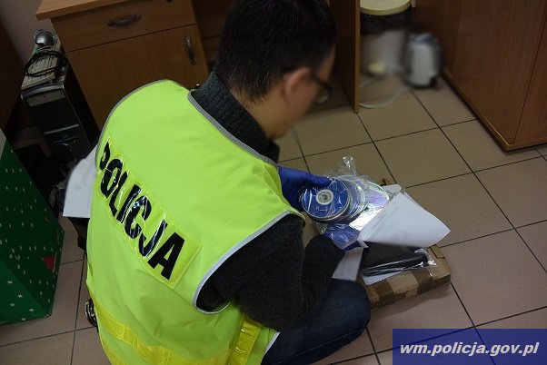 Policja uderzyła w sieciowych pedofilów. Zatrzymano 41-latka oraz zabezpieczono komputery