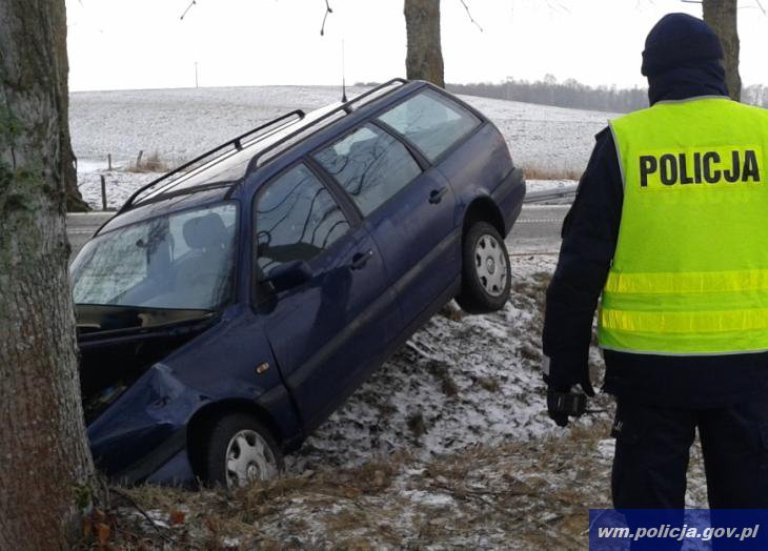 Wyprzedzała „bo kończył się jej płyn od spryskiwaczy”. Spowodowała kolizję i zablokowała drogę