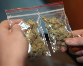 Olsztyn.Narkotyki znalazł w autobusie i chciał je zażyć na ból pleców