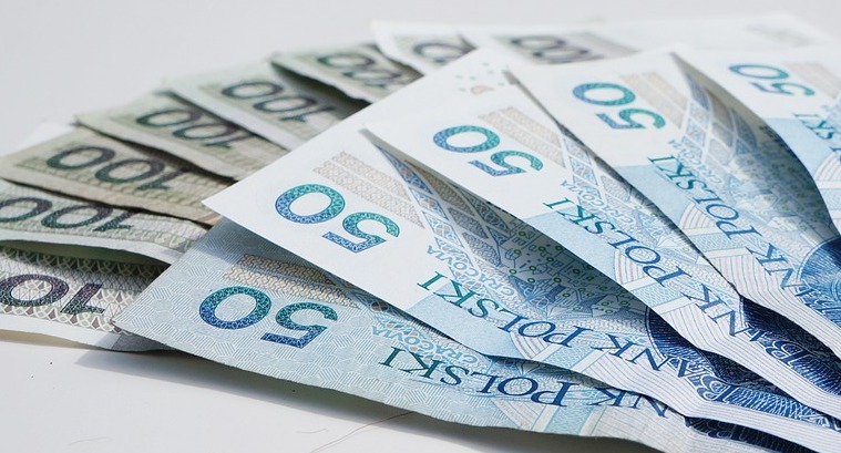 Od 2018 roku minimalne wynagrodzenie wyniesie 2100 zł?