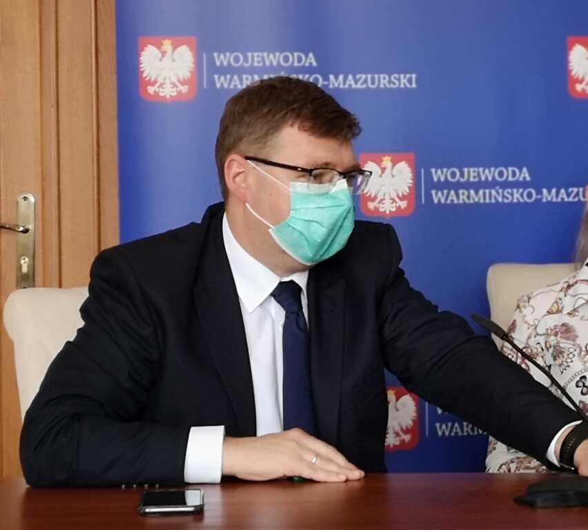Wojewoda warmińsko-mazurski na kwarantannie. Jego rzecznik jest zakażony koronawirusem