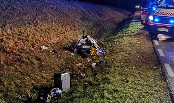 Wypadek motocykla na trasie Giżycko-Orzysz. Dwie osoby trafiły do szpitala