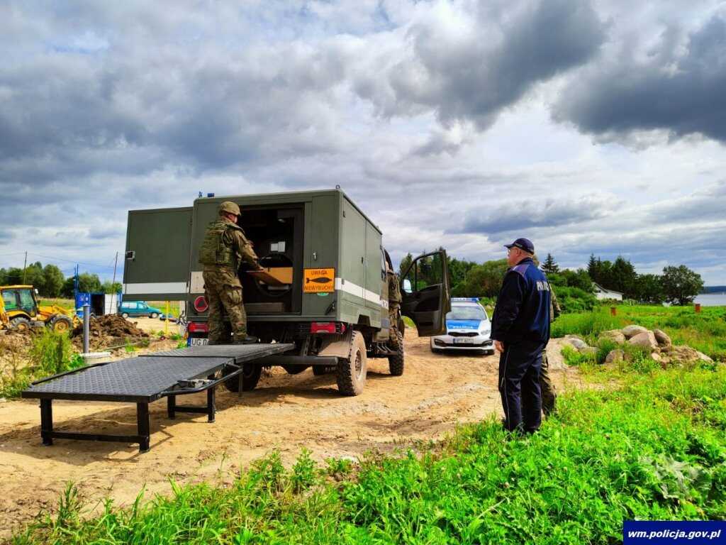 Na budowie znaleziono pocisk artyleryjski. Wezwano saperów z Giżycka