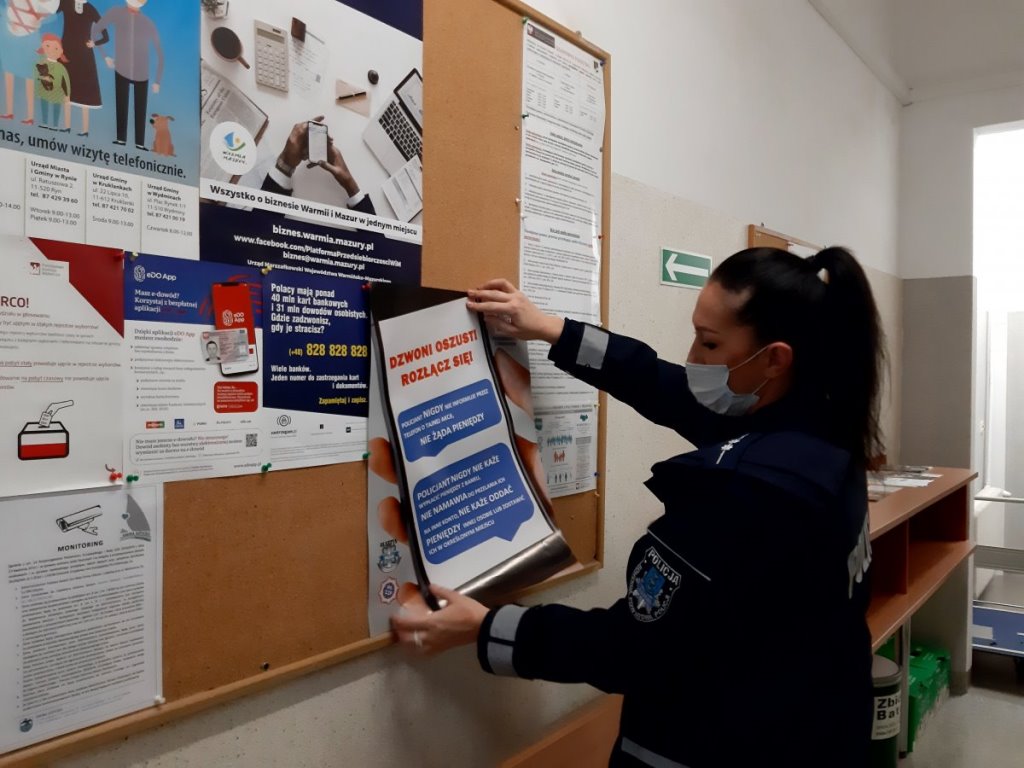 Policjanci ostrzegają przed oszustami