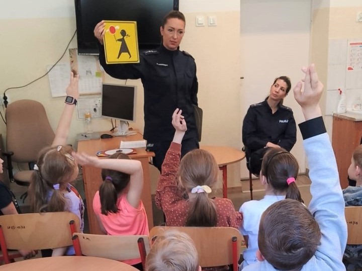 Policjantki z wizytą w szkolnej świetlicy