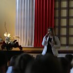 13 grudnia w auli I Liceum Ogólnokształcącego w Giżycku uczniowie upamiętnili 41 rocznicę wprowadzenia stanu wojennego (1)