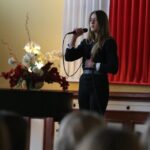 13 grudnia w auli I Liceum Ogólnokształcącego w Giżycku uczniowie upamiętnili 41 rocznicę wprowadzenia stanu wojennego (4)