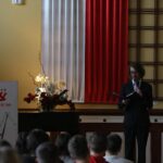 13 grudnia w auli I Liceum Ogólnokształcącego w Giżycku uczniowie upamiętnili 41 rocznicę wprowadzenia stanu wojennego (5)