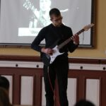 13 grudnia w auli I Liceum Ogólnokształcącego w Giżycku uczniowie upamiętnili 41 rocznicę wprowadzenia stanu wojennego (7)