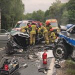 Zderzenie skody z radiowozem na ul. Moniuszki. Zginął 25-letni kierowca (3)