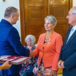 Wieloletni małżonkowie nagrodzeni medalami wręczonymi przez burmistrza Giżycka (5)