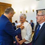 Wieloletni małżonkowie nagrodzeni medalami wręczonymi przez burmistrza Giżycka (6)