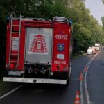 Fiat dachował na krajowej 59. Jedna osoba trafiła do szpitala (1)