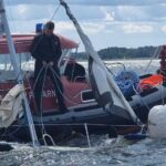 Z dna jeziora Niegocin wydobyli zatopioną łódź (1)