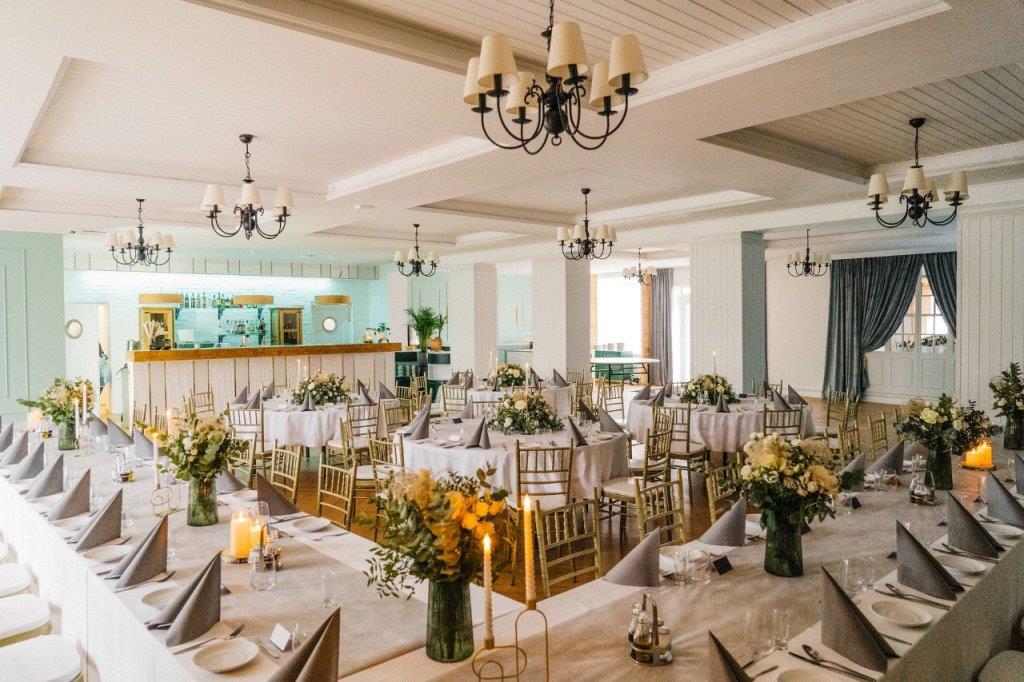 Wesele na Mazurach. Niezapomniane chwile w Restauracji Kormoran nad jeziorem Niegocin