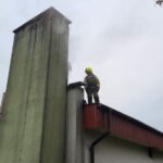 Ewakuacja szkoły w Miłkach. Powodem pożar sadzy (1)