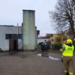 Ewakuacja szkoły w Miłkach. Powodem pożar sadzy (3)