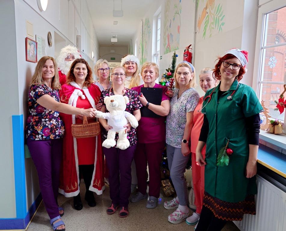 Mikołaj i Śnieżynka odwiedzili Szpital Miejski w Giżycku