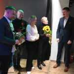 Wilkasy. Teatr przy stoliku z dyrektorem banku i roszczeniowym klientem (1)