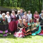 Seniorzy przywitali lato w Lesie Miejskim (1)