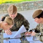 Kolejni ochotnicy stawili się w koszarach (2)