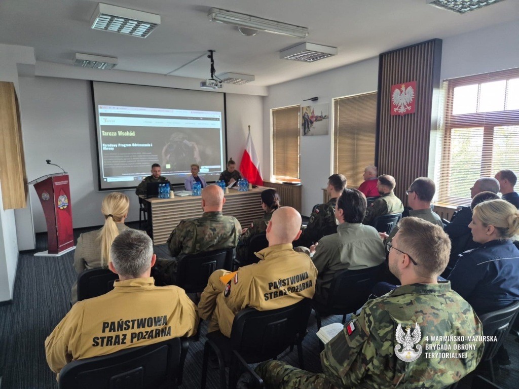 „Tarcza Wschód” od podstaw. Zespoły CIMIC wspierają lokalną administrację
