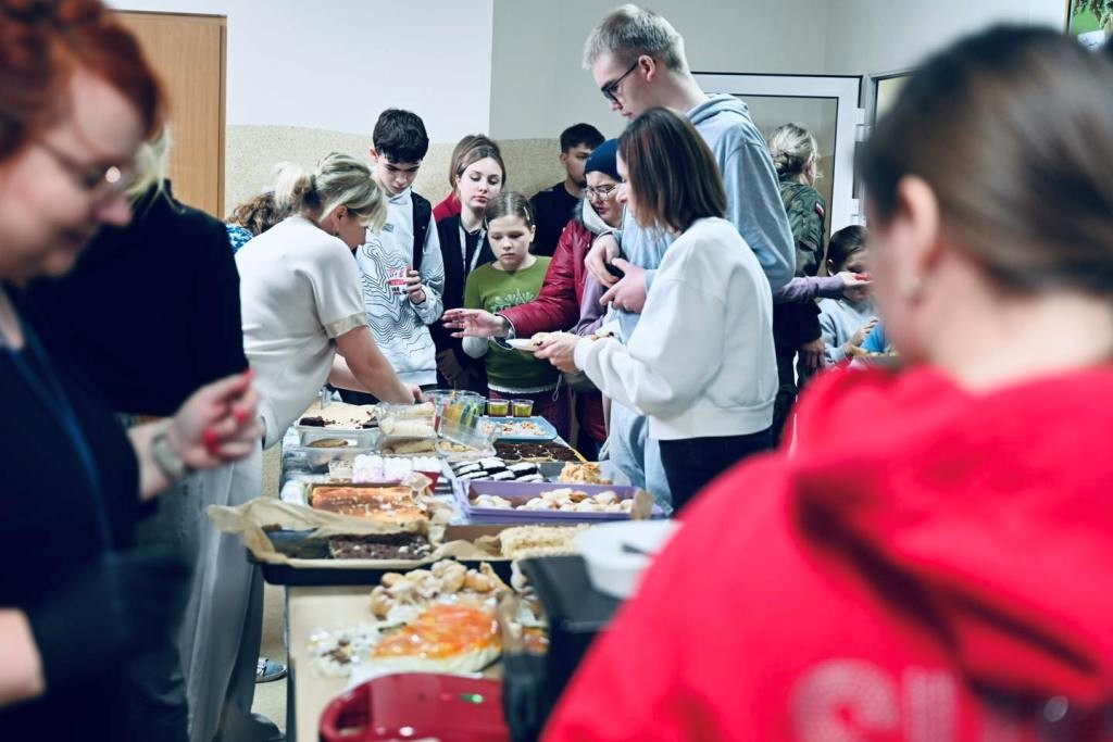 Kiermasz dla rodziny po tragicznym pożarze. Uczniowie SOSW w Giżycku pokazali wielkie serca