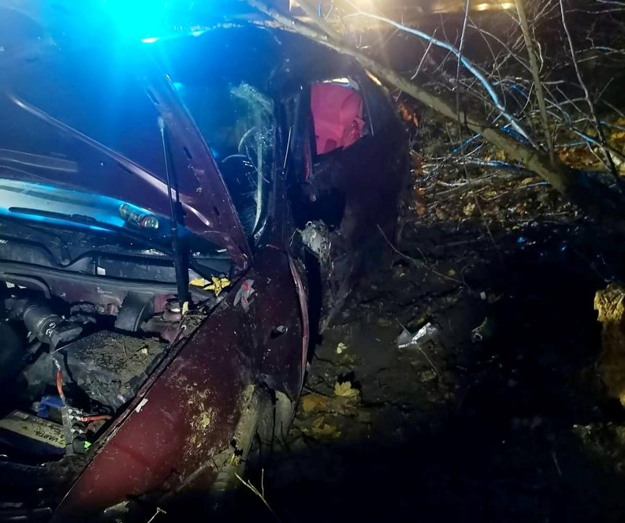 Seat dachował na trasie między Ogonkami a Pozezdrzem