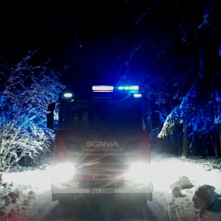 Śliskie drogi w powiecie giżyckim. Seria porannych kolizji