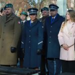 Ślubowanie pierwszej klasy mundurowej w Giżycku. Uczniowie rozpoczęli drogę do służby w Policji i SG (2)