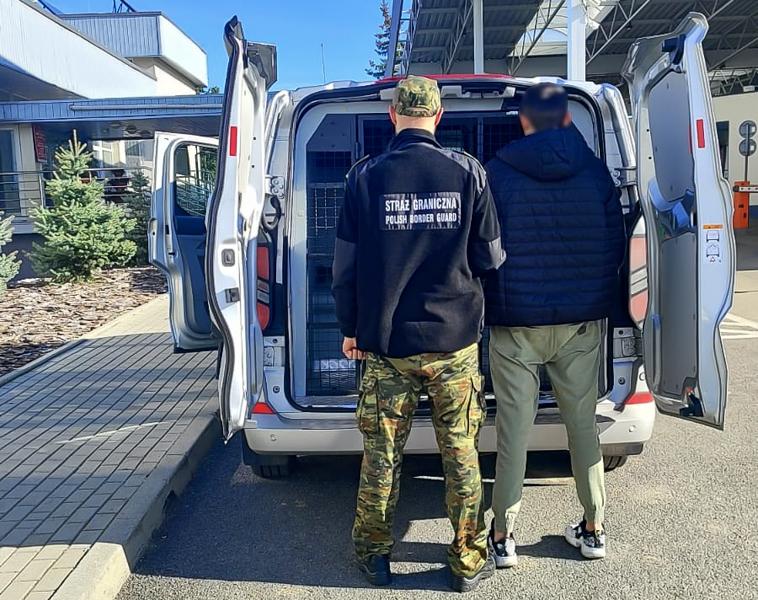 Straż Graniczna odesłała obywateli Ukrainy. Jeden z nich trzykrotnie jeździł po alkoholu