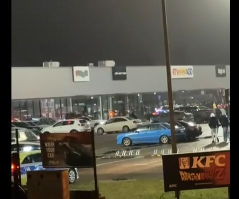 Nocne spotkanie motoryzacyjne w Giżycku. Policjanci reagowali na wykroczenia