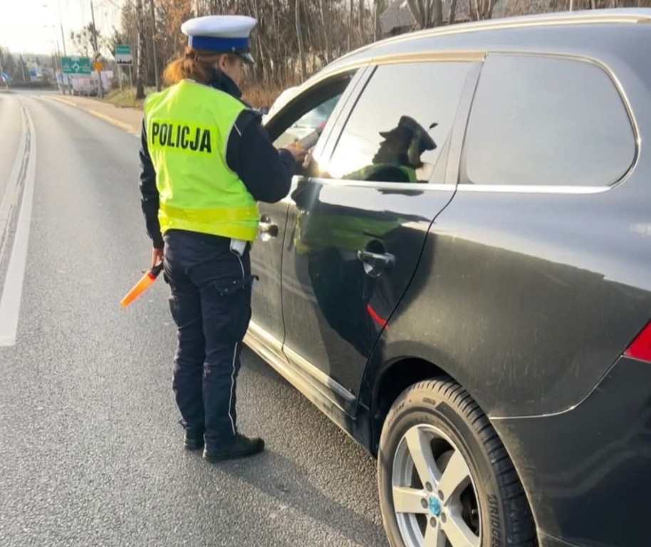 Święta na drogach powiatu: wykroczenia, nietrzeźwi kierowcy i śmiertelny wypadek