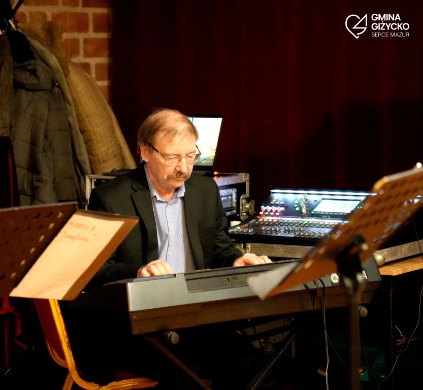 30 lat tradycji i wspólnoty. Jubileusz Zespołu Ludowego „Jarzębiny” [ZDJĘCIA]