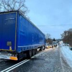 Ciężarówka wpadła do rowu na DK63 w miejscowości Wyszowate (4)