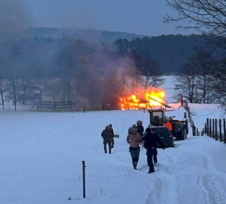 Jedna osoba poszkodowana w pożarze domków holenderskich w gminie Wydminy