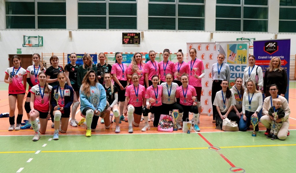 Sport, rywalizacja i pomaganie. III Zimowy Atomówkowy Turniej Piłki Siatkowej Kobiet w Giżycku