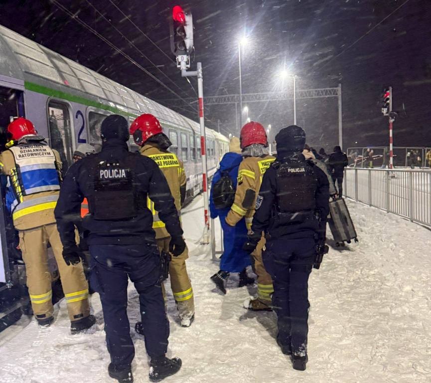 Wieczorna awaria pociągu „Biebrza”. 180 pasażerów utknęło pod Sterławkami Wielkimi (2)