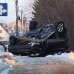 Dachowanie na ul. Suwalskiej. Dwie osoby trafiły do szpitala (1)