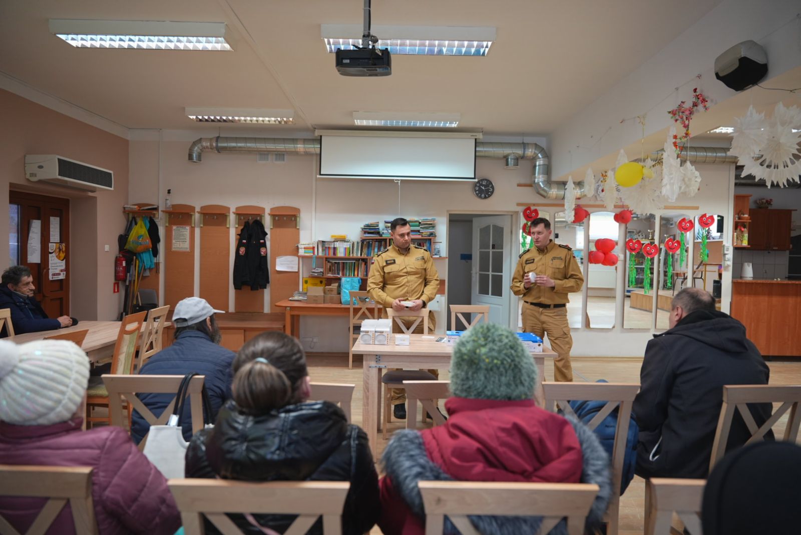 Strażacy w Klubie Seniora. 35 czujek trafiło do mieszkańców