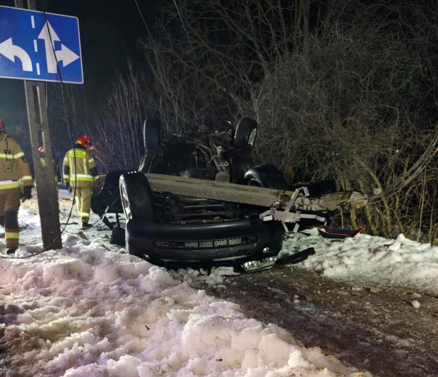 Weekend na drogach powiatu. Przekroczenia prędkości, nietrzeźwi kierowcy i poważny wypadek