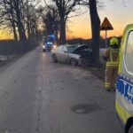 Niebezpieczny wypadek w Sołdanach. Kierująca Audi uderzyła w drzewo (1)