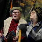 Seniorzy zagrali z energią i humorem. Teatralne święto w Wilkasach i Bystrym