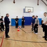 Uczniowie „Elektryka” zmierzyli się z policyjnym testem sprawności fizycznej (1)