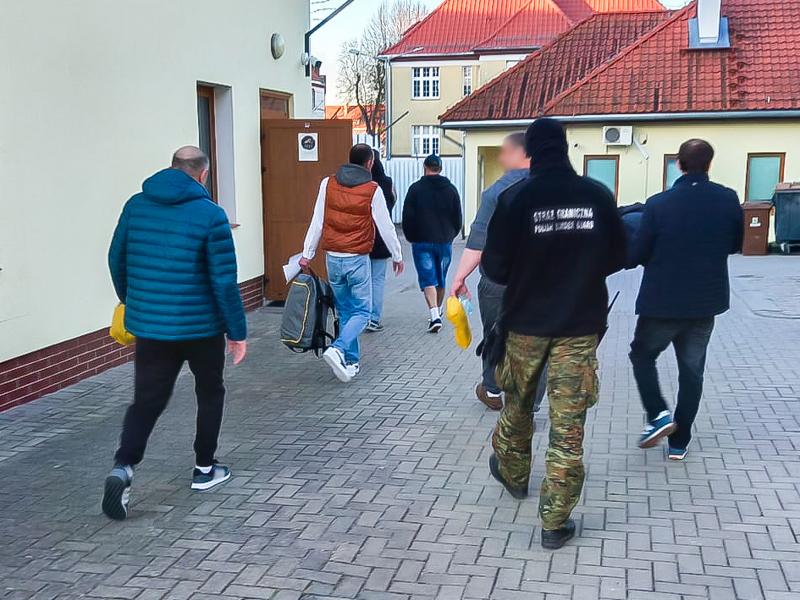 Cudzoziemcy opuścili Polskę. Wśród nich osoby skazane za przestępstwa