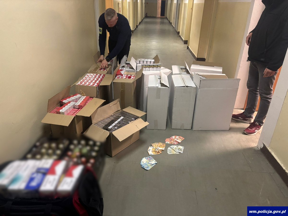 Garaż pełen nielegalnych papierosów. Wspólna akcja policji i Straży Granicznej w Giżycku